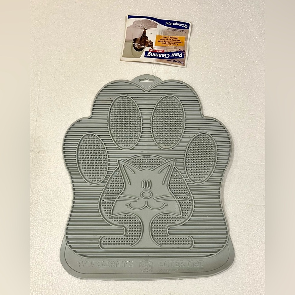 Omega Paw Cleaning Litter Mat For cat cases Brand New Gray Color. Non Slip